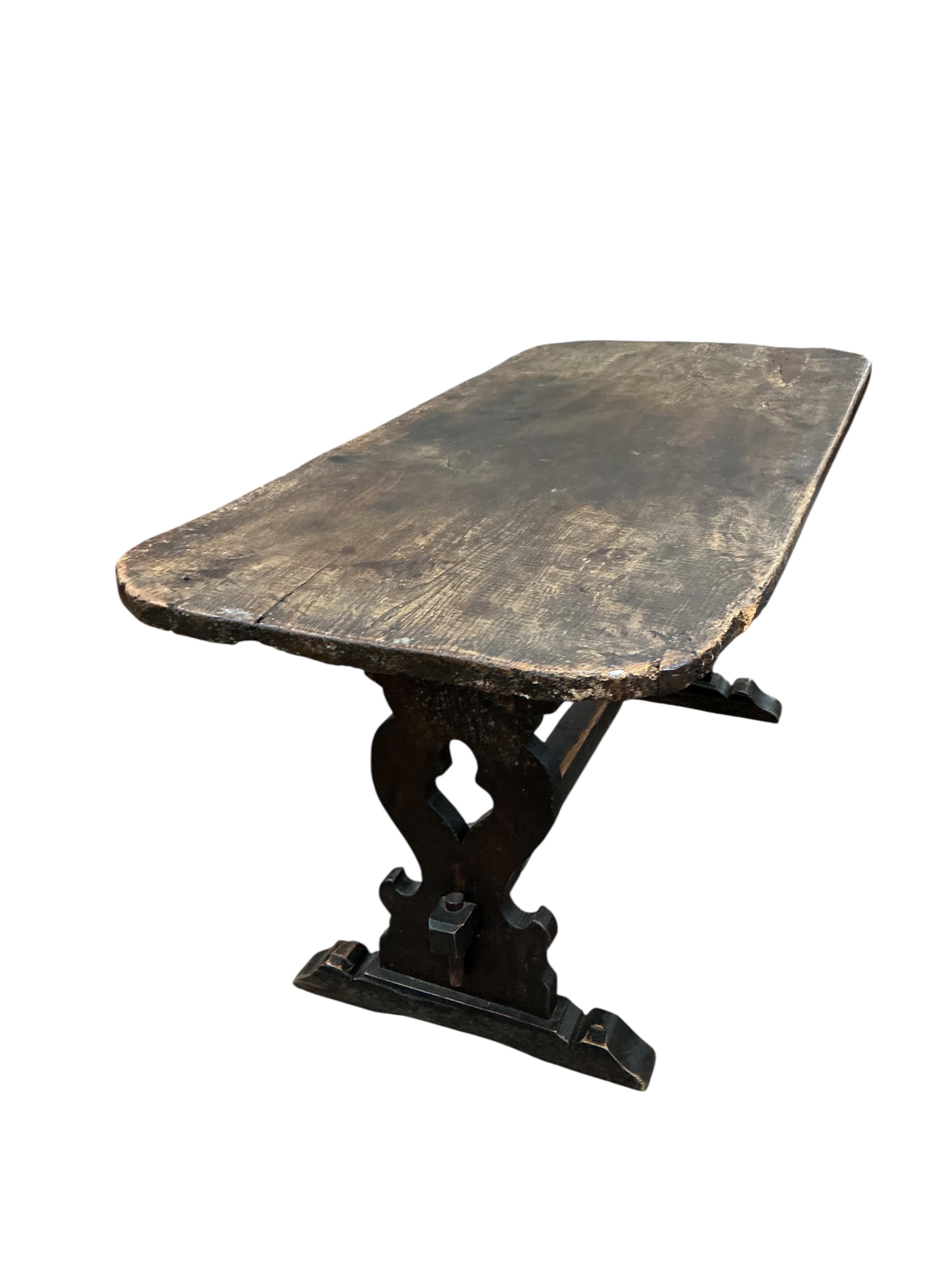 A 19th century oak tavern table, width 150cm, depth 69cm, height 73cm